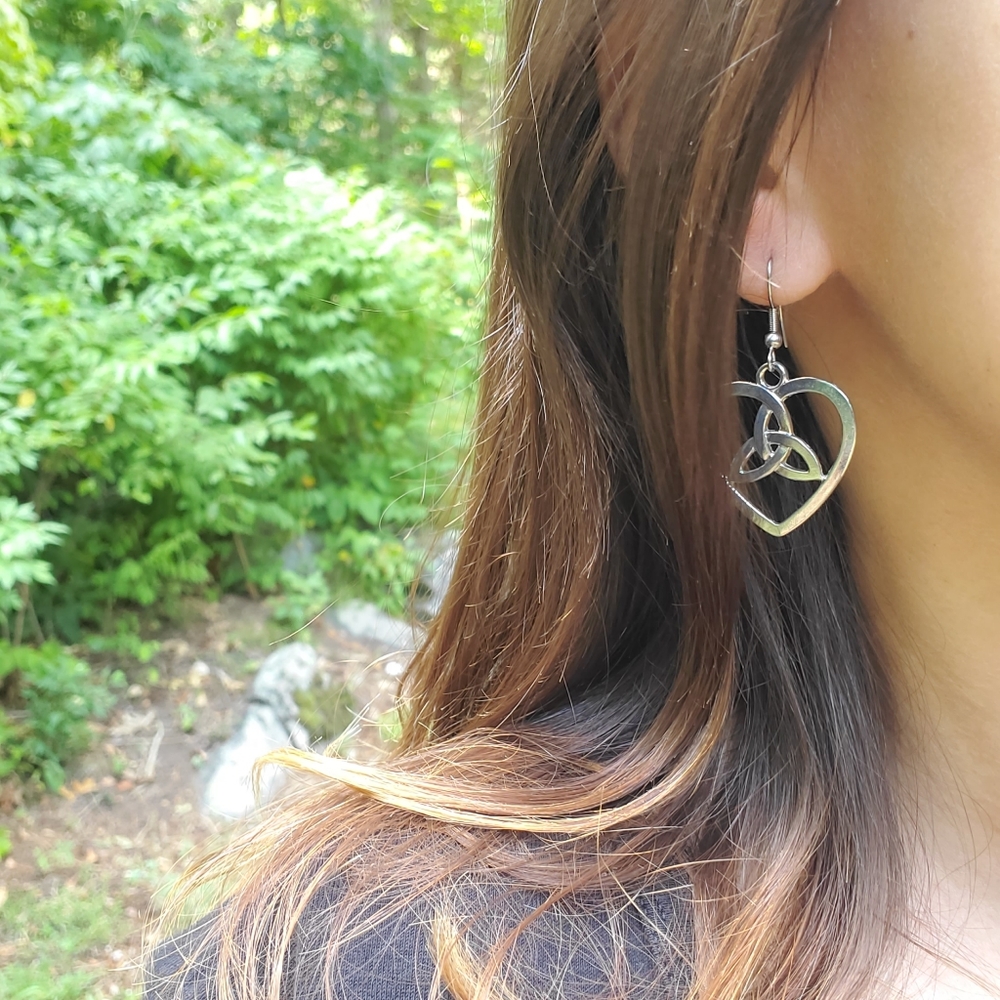 New Handmade Silver Celtic Heart Triquetra Earrings - Picture 8 of 12